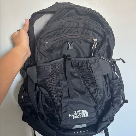 The North Face Black Recon Backpack - Picture 1 of 3